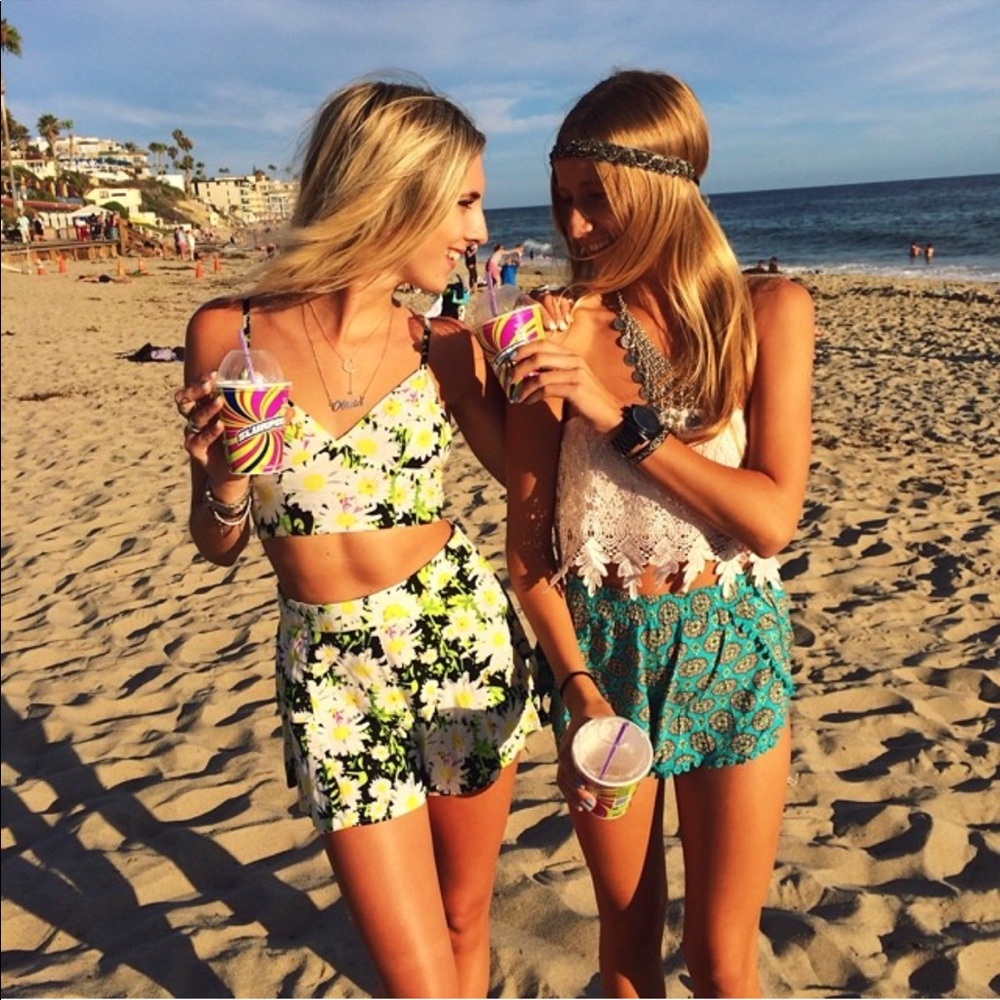 LF floral 2 piece daisy set shorts crop top